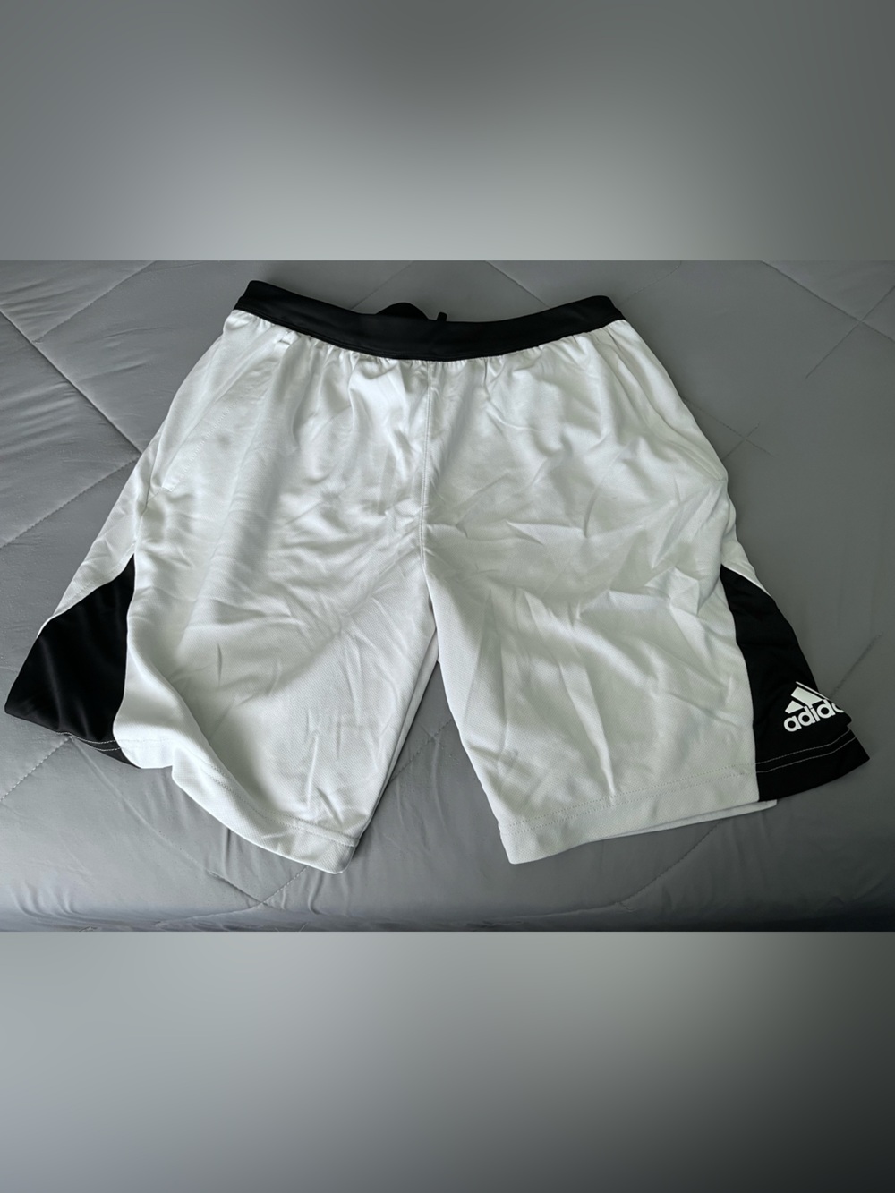 White adidas men’s workout basketball shorts size large